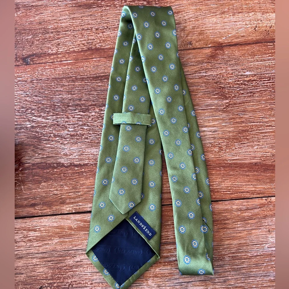 LANDS’ END 100% SILK GREEN TIE HandSewn in USA Blue Yellow Flowers/Circles